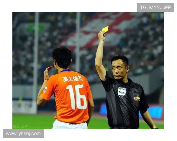 中国与马尔代夫比赛争议裁判引发热议球迷怒斥黑哨行为